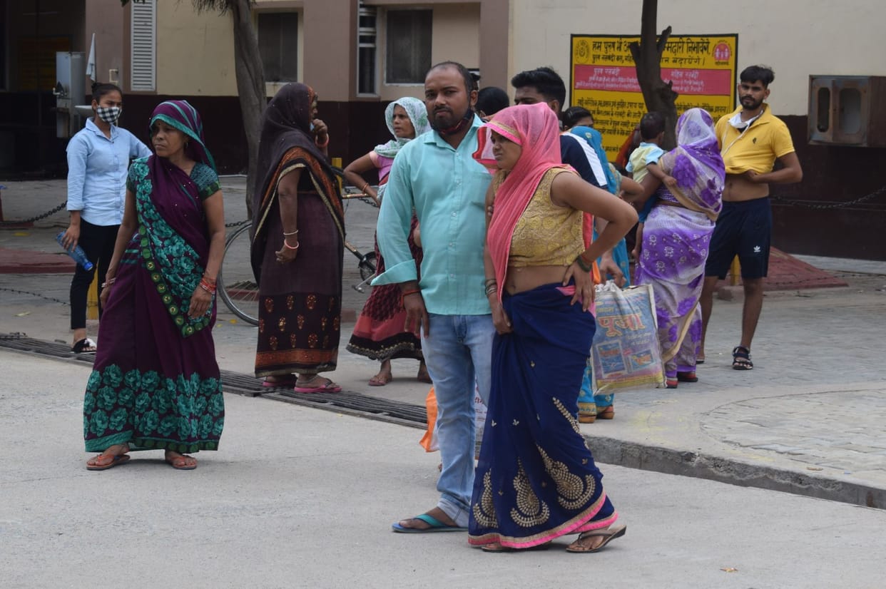 People troubled by the traffic jam of ambulance