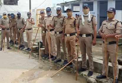 Chandauli crime: लड़कियों पर फब्तियां कसने के मामले में दो समुदायों में विवाद, चले ईंट-पत्थर, छह लोग घायल पीएससी
