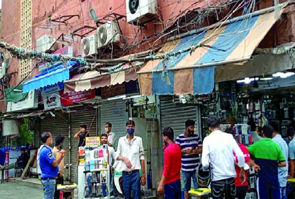 north municipal corporation gave notice to vacate shops to 75 shopkeepers in gaffar market