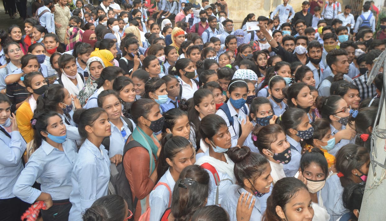 Admit cards distributed in  Agra College