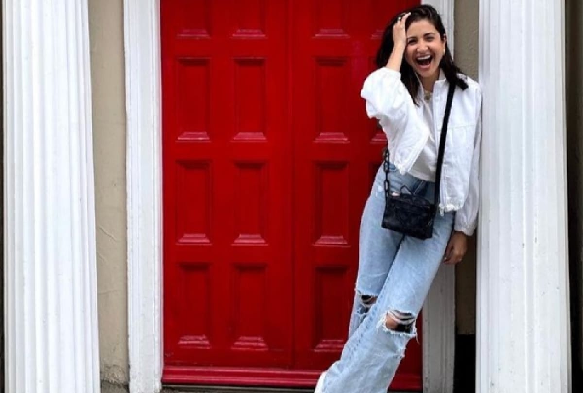 Anushka Sharma shared her new photo on Instagram with expensive carry bag