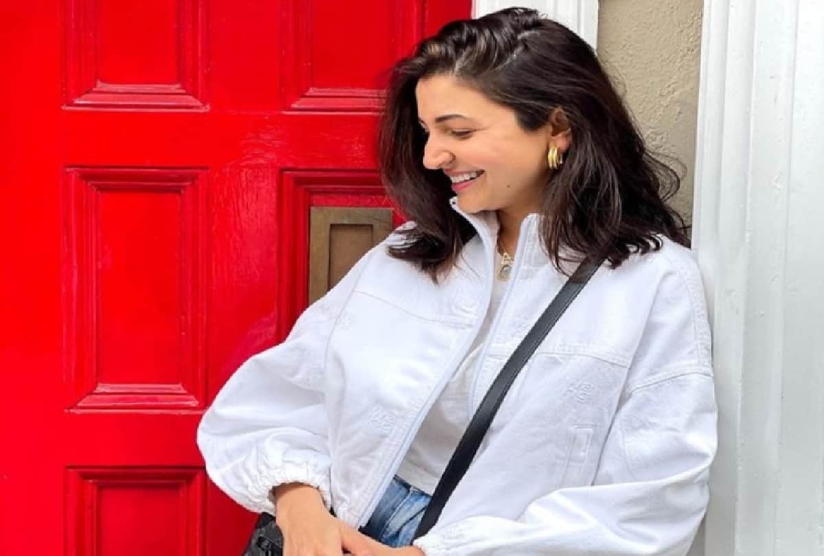 Anushka Sharma shared her new photo on Instagram with expensive carry bag
