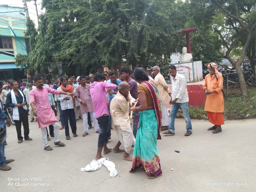 fight in tehsil, two injured