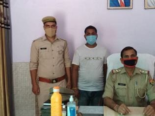 Hathras: accused of making illegal liquor arrested