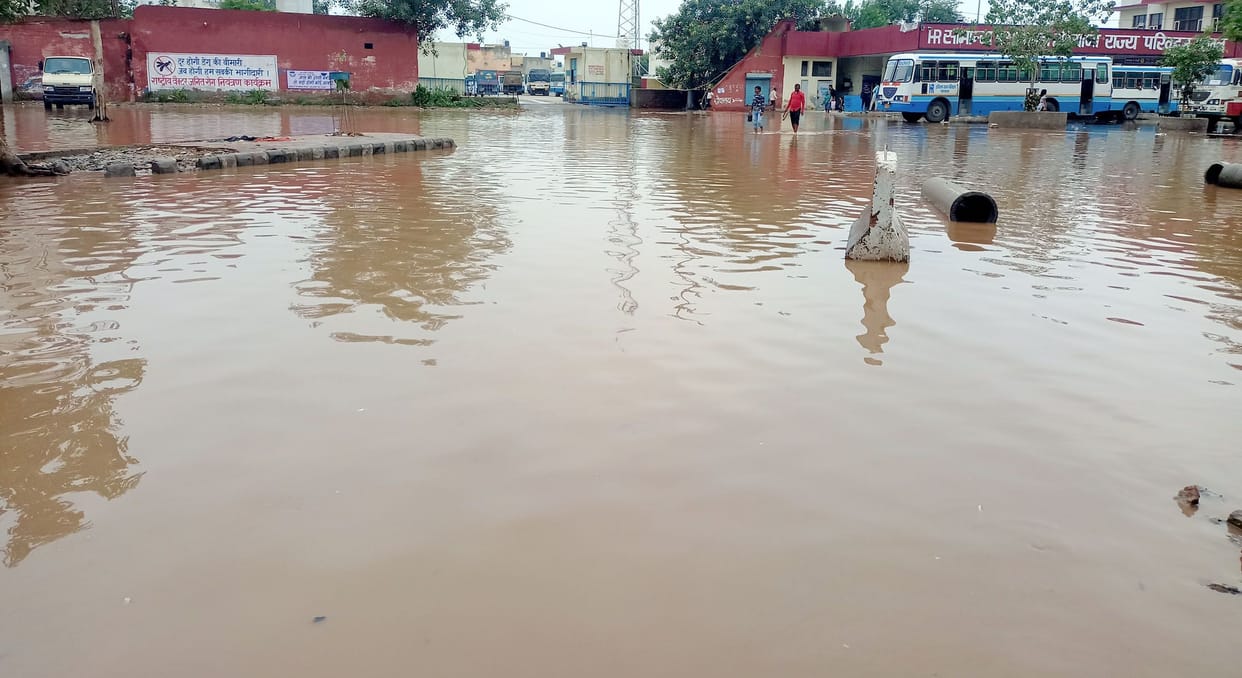 Waterlogging on the national highway caused jam for the whole day