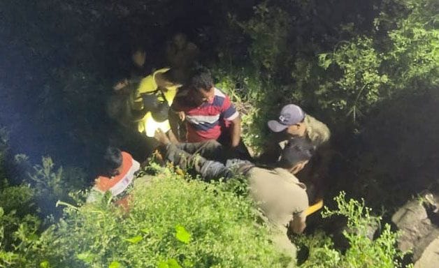 Truck fell into Ganga in Devprayag, three injured