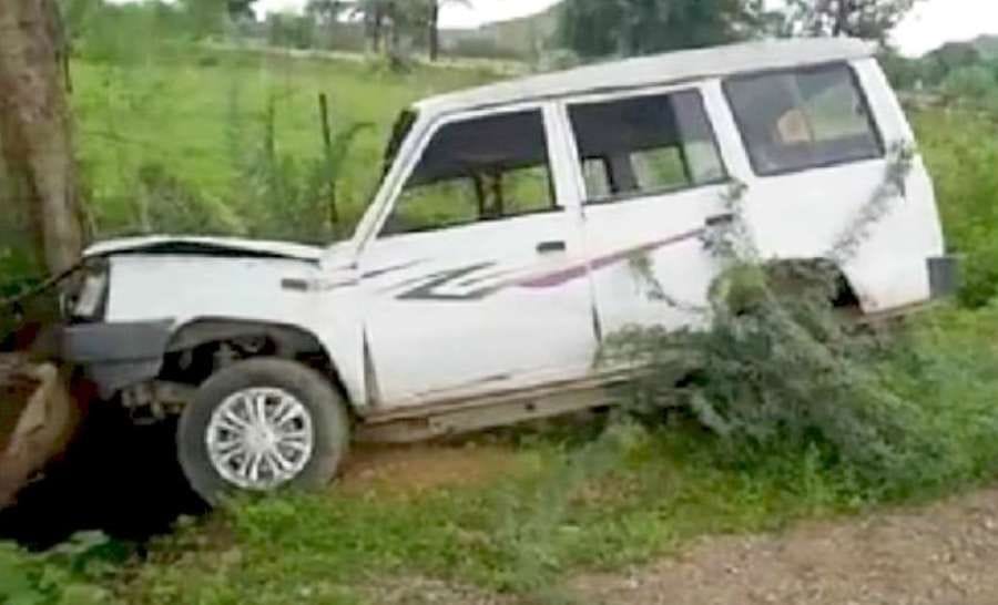 DM's scart vehicle collides with tree, five injured