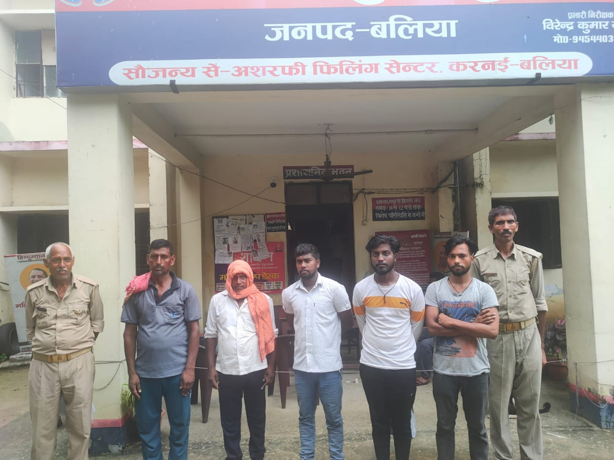 People fighting came to get corona vaccine doctors got injuries in ballia