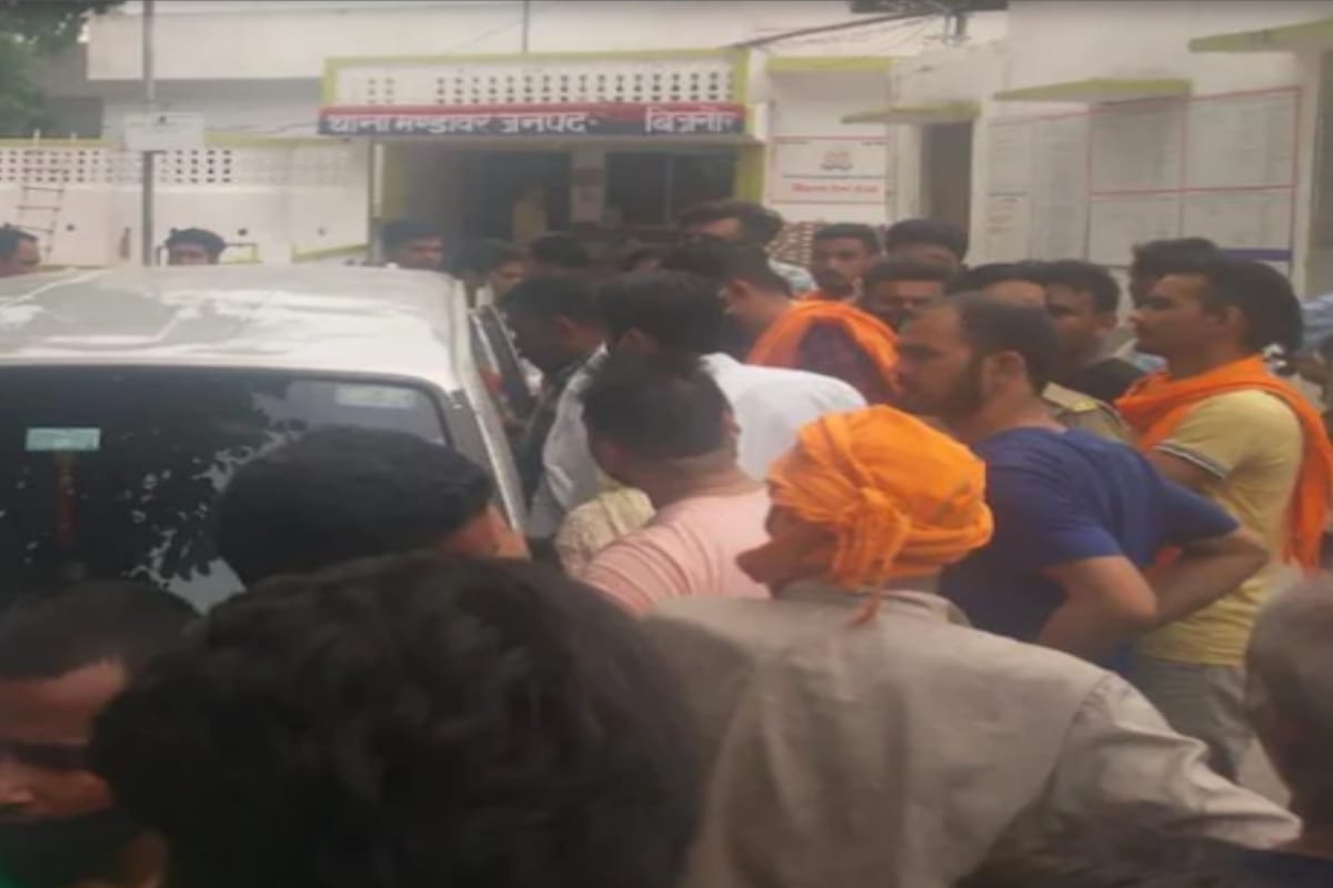 Delhi wali girlfriend reached bijnor after her BF was going to get married another girl secretly