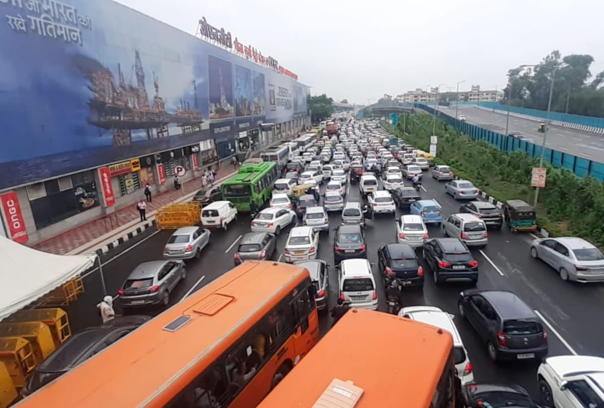 Public Transport System in India recent survey claims Overcrowding, maintenance among major issues