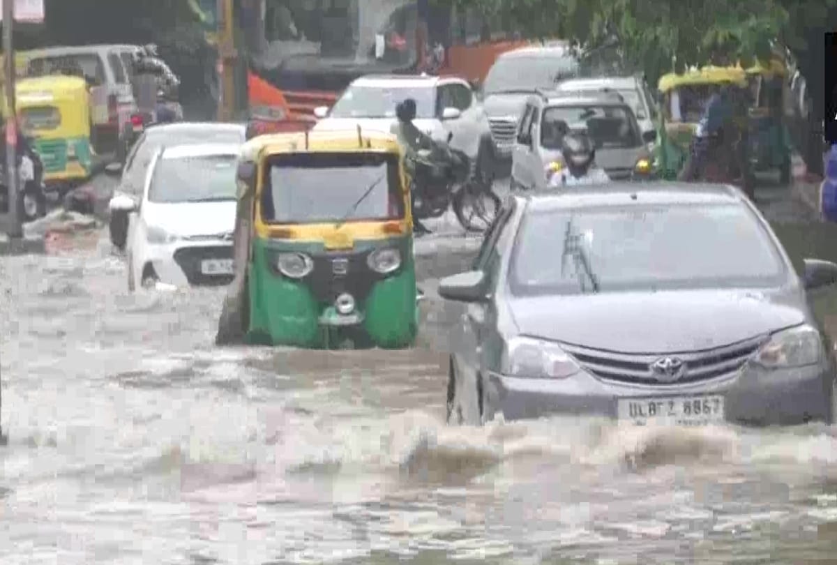 Delhi Weather: After Heavy Rain in Delhi NCR Today, Waterlogging in Many Areas Faces Huge Traffic Jam