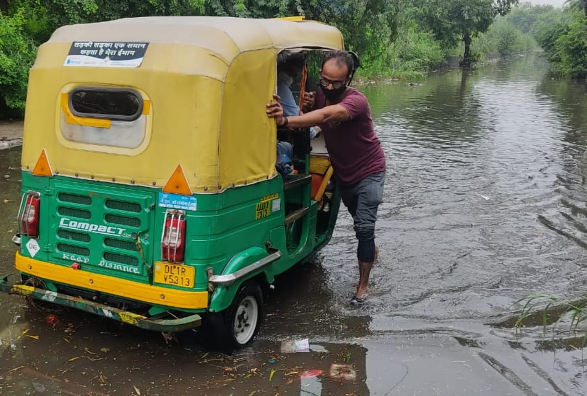 Delhi Weather: After Heavy Rain in Delhi NCR Today, Waterlogging in Many Areas Faces Huge Traffic Jam