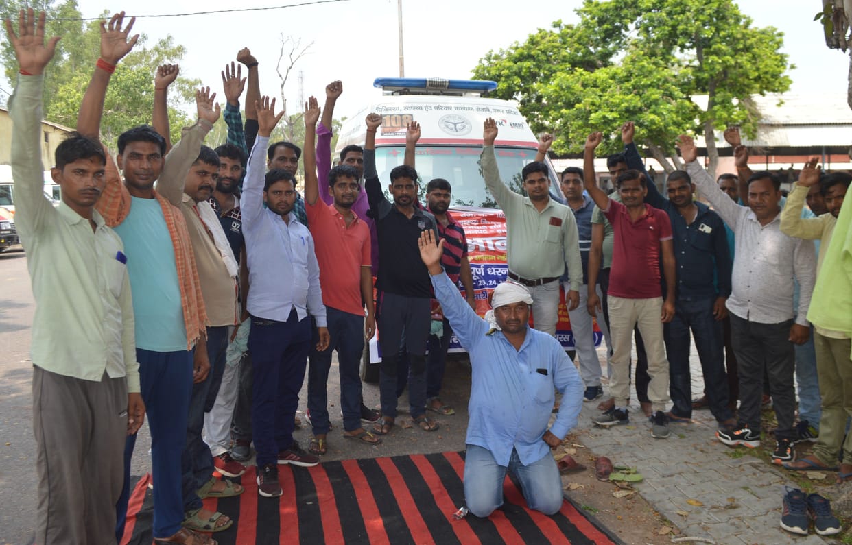 Hathras: On the second day, the drivers of government ambulances continued to strike