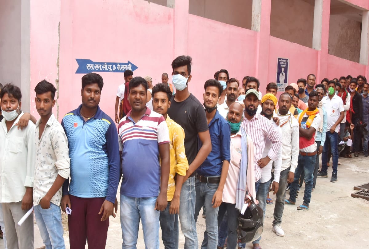live report of corona vaccination in gorakhpur