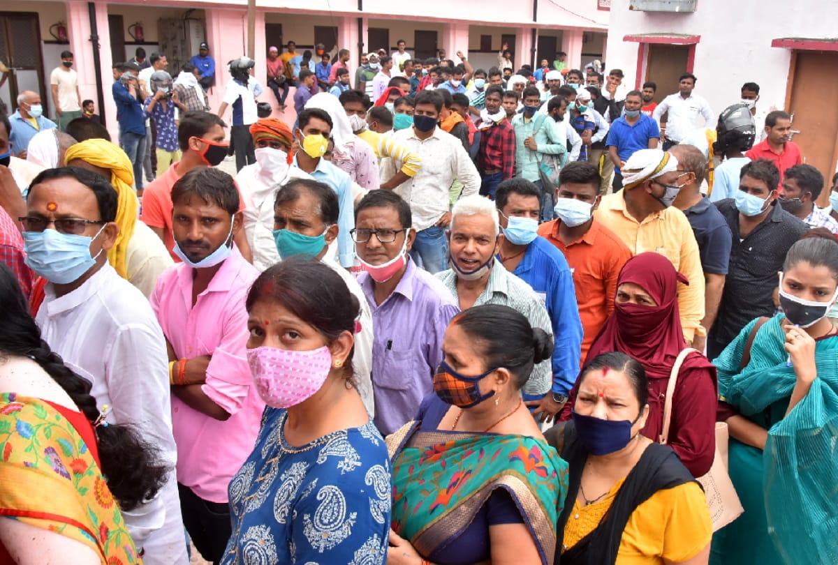 live report of corona vaccination in gorakhpur