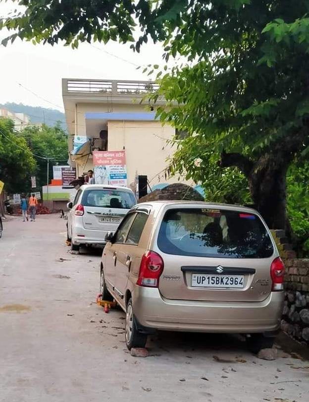 Vehicles parked on the side of the road should be seized