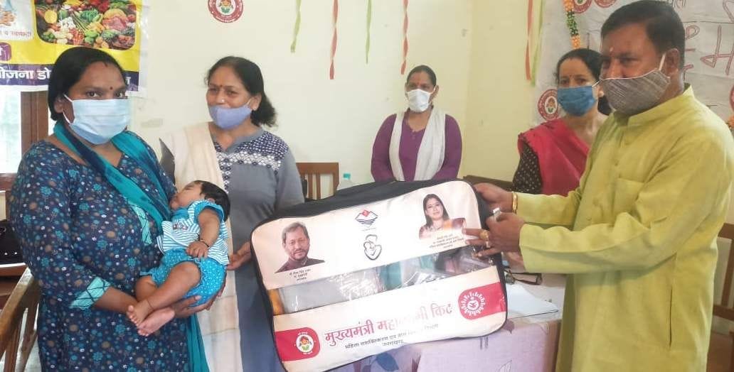 Chief Minister Mahalaxmi kit distributed to the beneficiaries