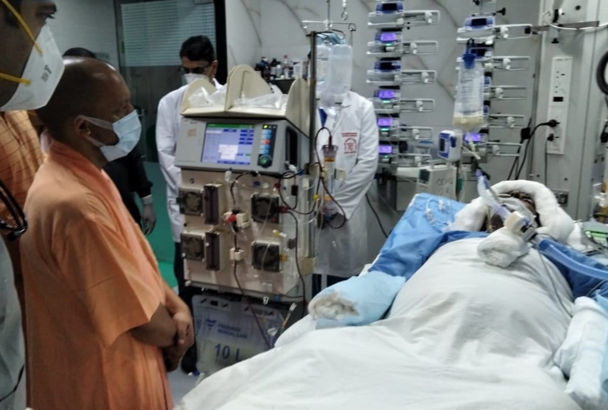 CM Yogi Adityanath visits to former Chief minister kalyan singh.
