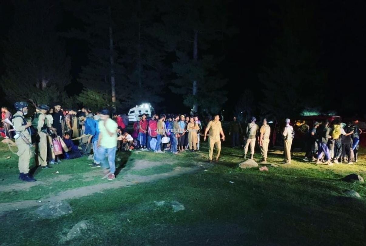 Kulgam Encounter kashmir, Kulgam police team evacuated 430 civilians amidst an on going encounter at Aharbal