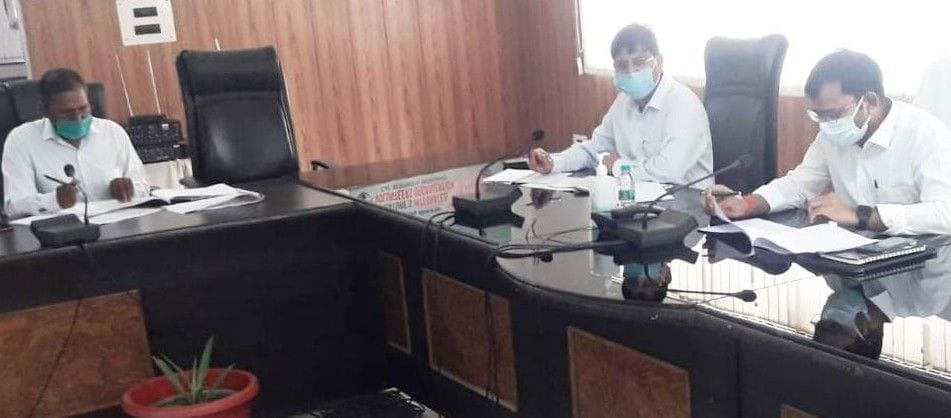 Hathras: Complete the work of every house water scheme on time