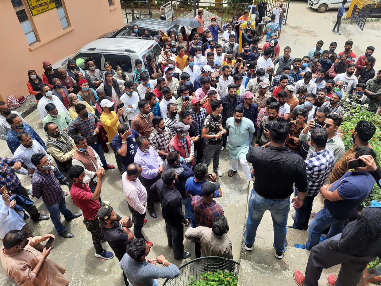 people protets  in fever of police action in rohru