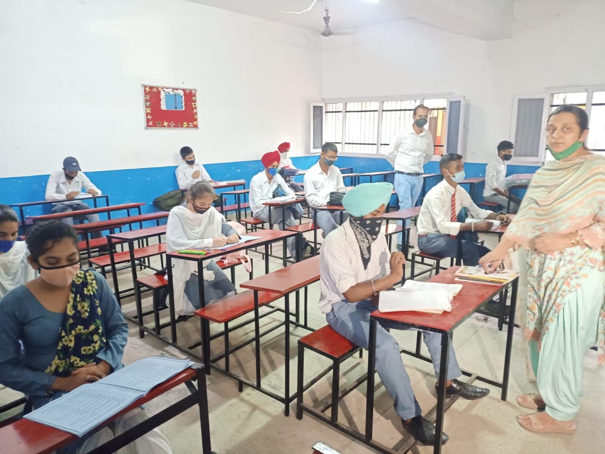 Schools open in Mohali from today, children followed Corona guidelines