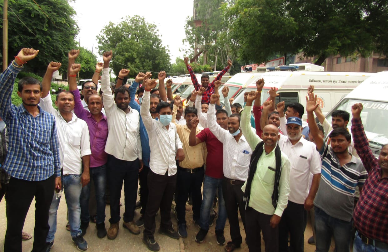Ambulance workers' strike continues, even on the second day, the wheels of the ambulance did not move