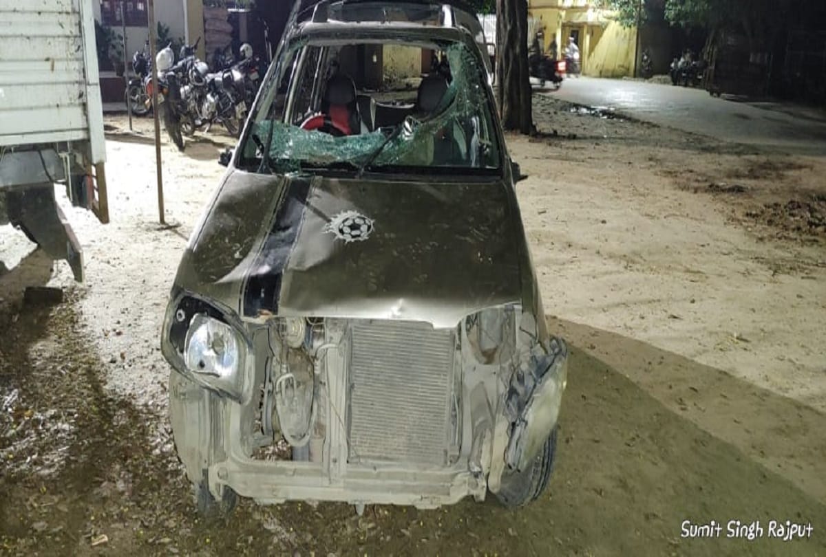 Drunken car driver hit many people near BHU post in varanasi  people beat then handed over to police