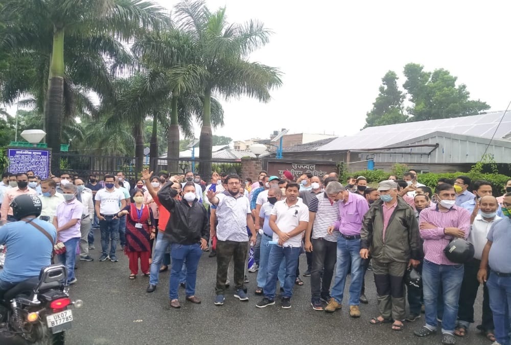 Uttarakhand News today: Power corporation 3500 employees on Strike photos