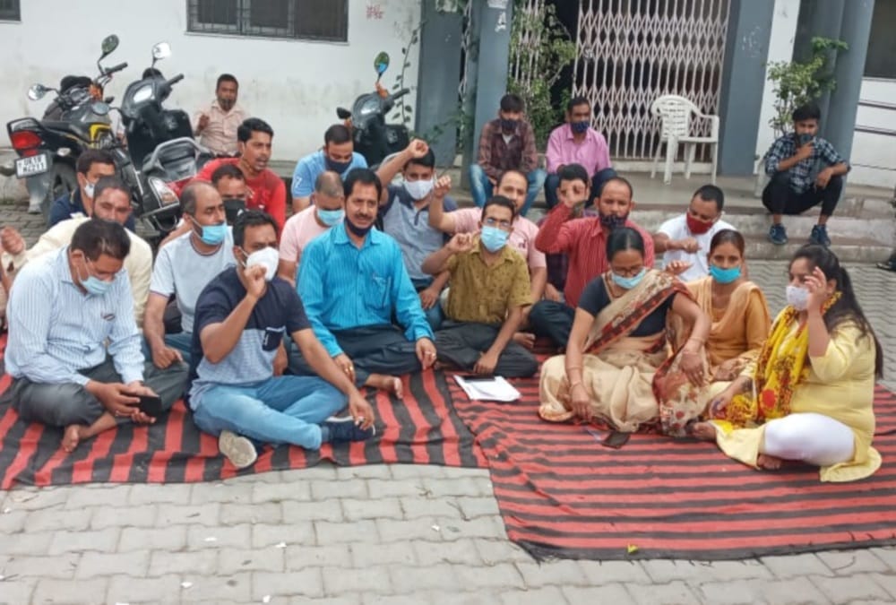 Uttarakhand News today: Power corporation 3500 employees on Strike photos