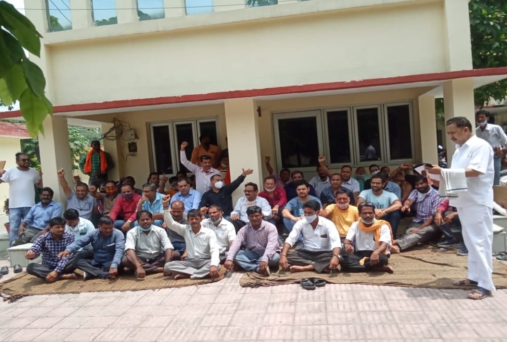 Uttarakhand News today: Power corporation 3500 employees on Strike photos