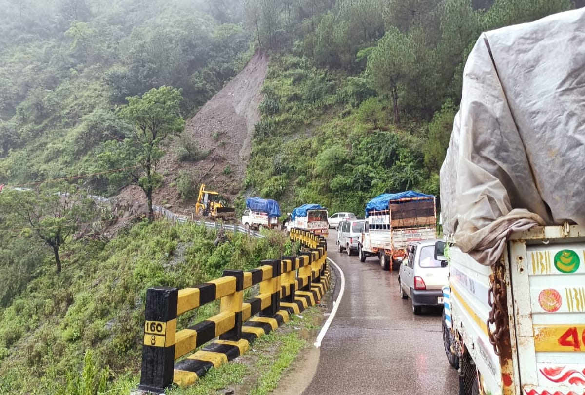 himachal mandi pathankot nh3 closed due to landslide mandi manali nh is also closed read all details