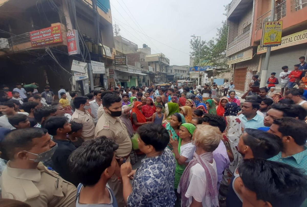 protest for water in mathura road jam