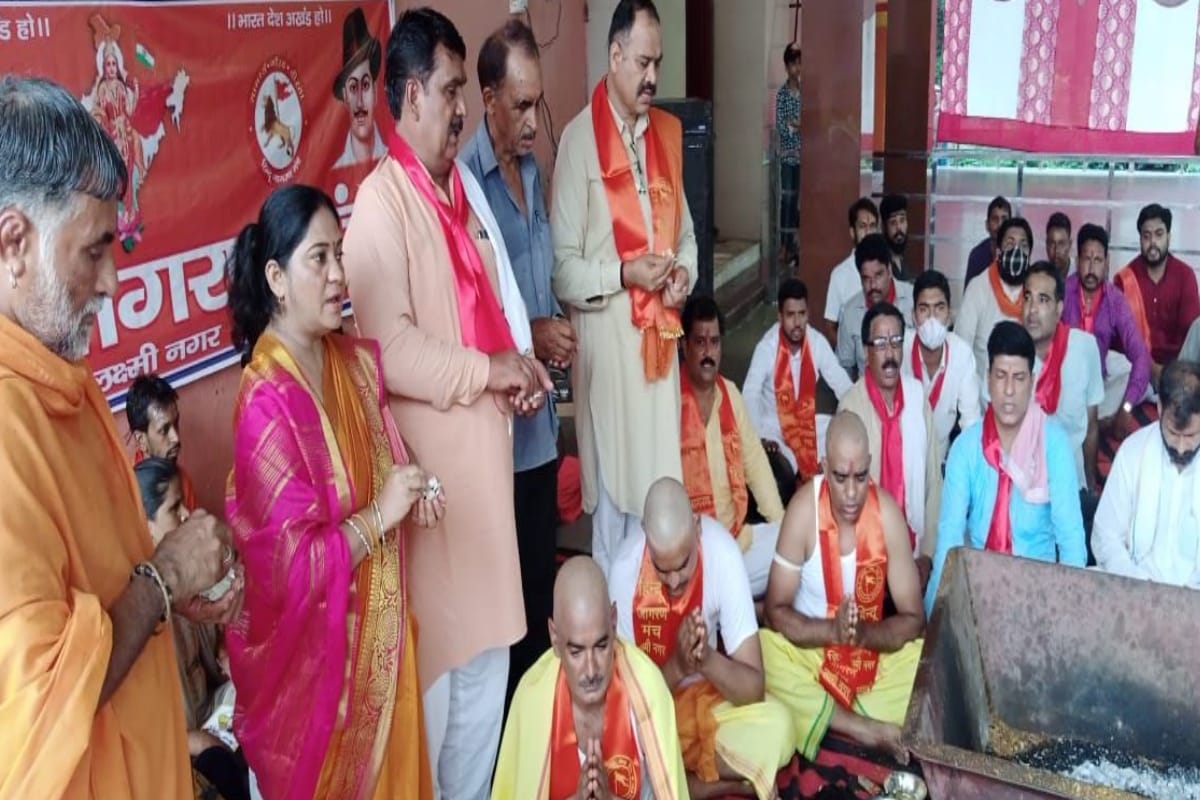 Hindu Jagran Manch made Homecoming of the three youths who adopted Muslim religion by shaving their head and havan pujan