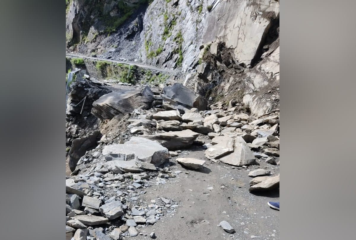 Himachal News: bharmour pathankot national highway closed due to landslide