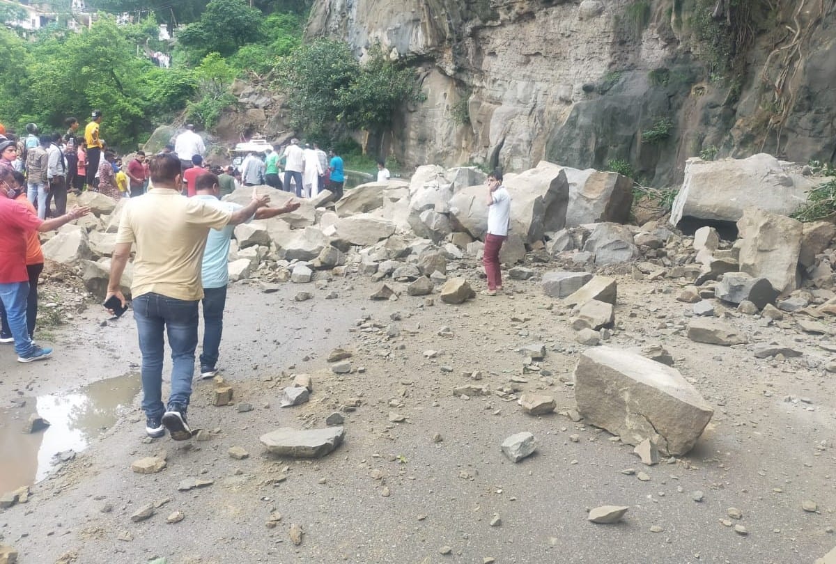 weather update himachal: landslide on pathankot mandi national highway crushes car driver injured