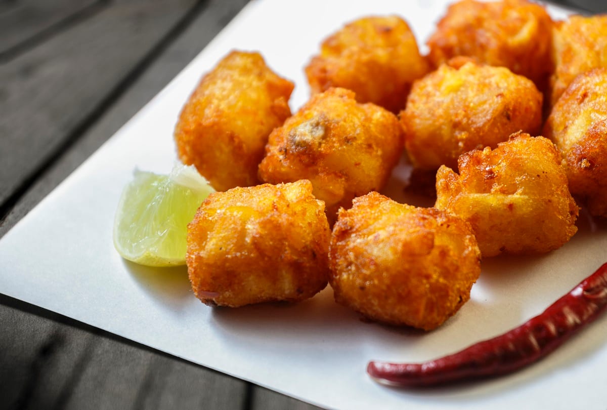 somvar vrat recipe make singhare ke pakode