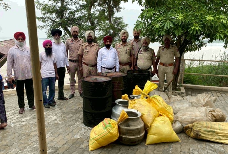 Police recovered illegal liquor from Harike Pattan lake