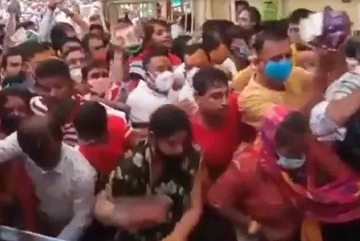 Thousands of devotees reached Mahakal temple in Ujjain on the first day of Sawan stampede big accident averted