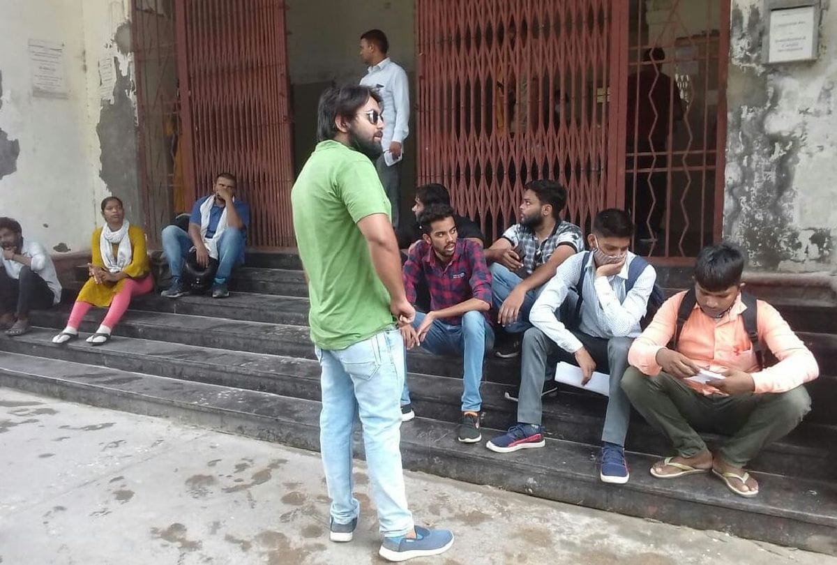 Dbrau University Exam Student Admit Card Distribute Agra College Update News