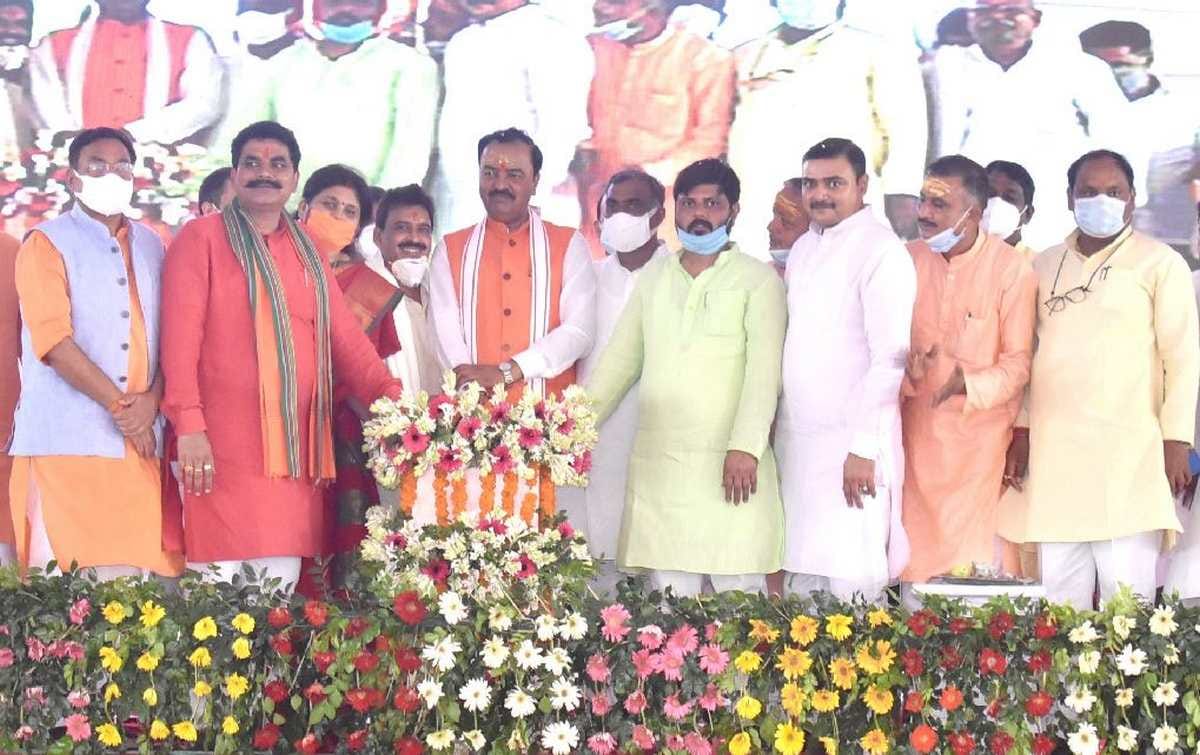 Deputy CM Keshav Prasad Maurya Inauguration and foundation stone of projects worth 253 crores also attack on rahul gandhi