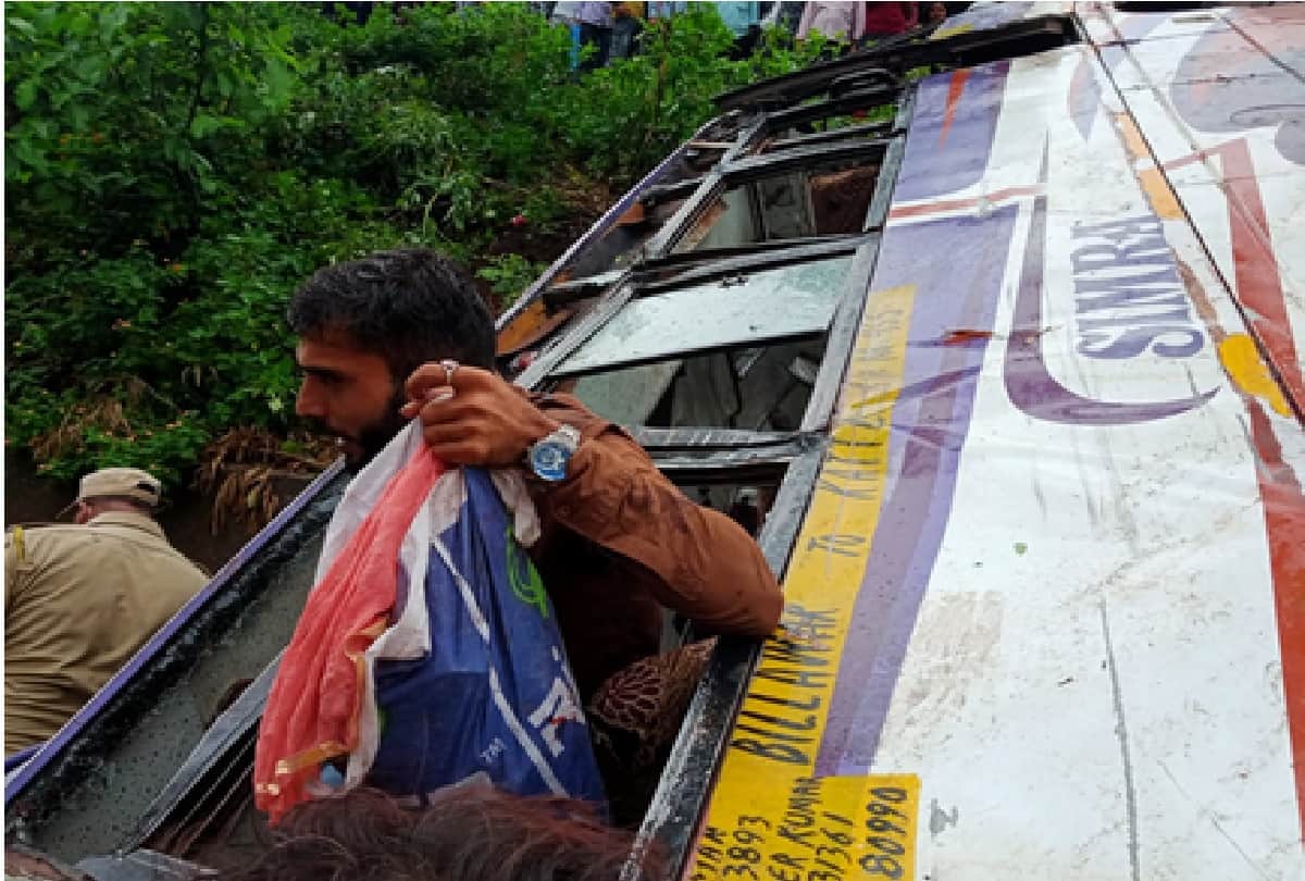 Accident in Billawar: Minibus full of passengers overturned at zero turn, 25 passengers injured