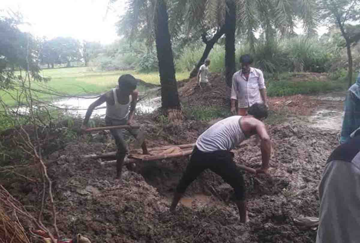 bangalore police dug old grave for seeing dead body of labour in kanpur dehat