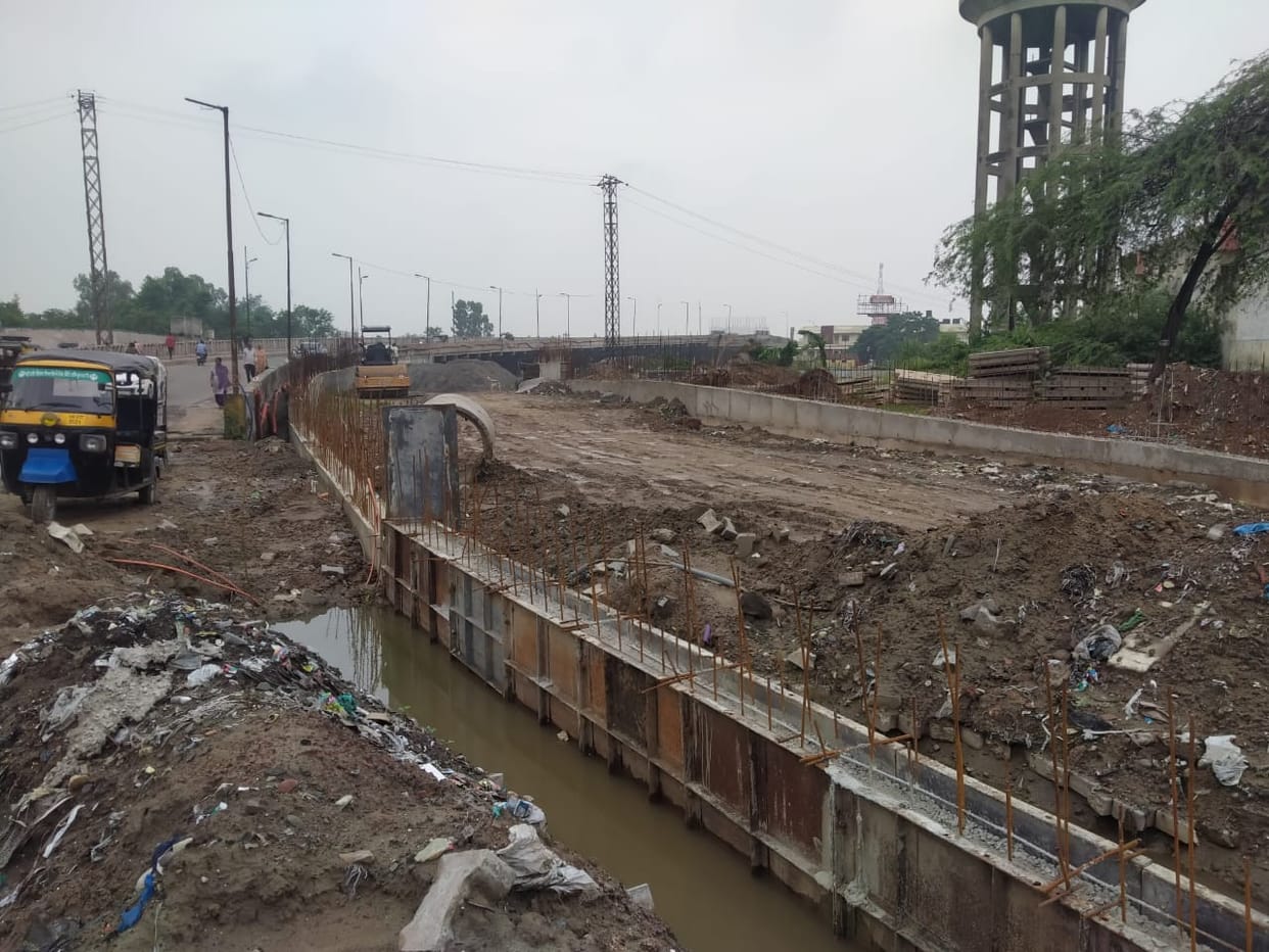 Stuck design of parallel bridge, then the process of new tender of underbridge was not completed