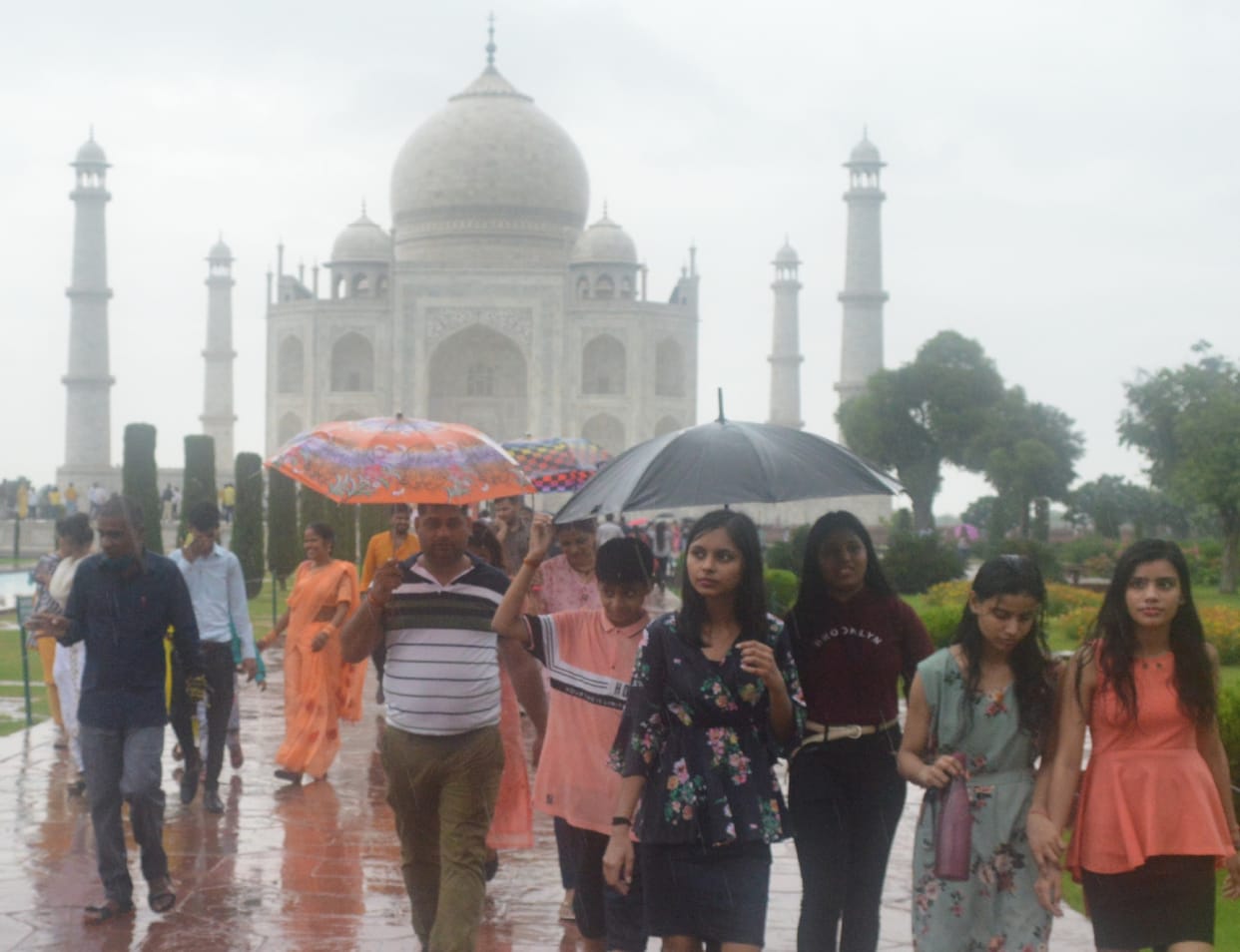Didar-e-Taj in the pleasant weather