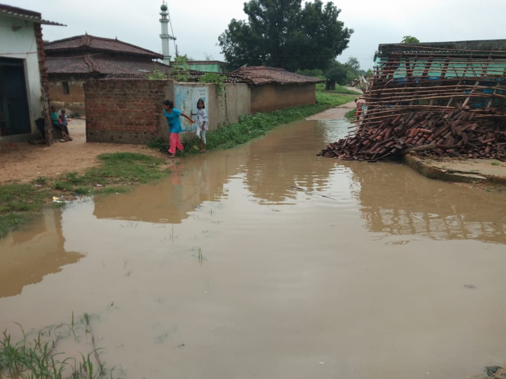 Kutcha house collapsed due to incessant rain