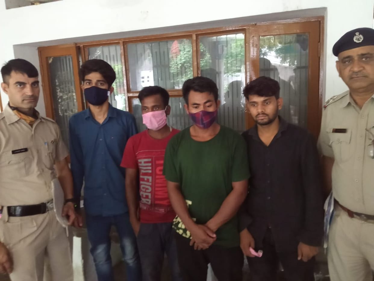 Hookah bar was running in MG Mall, four accused including operator arrested