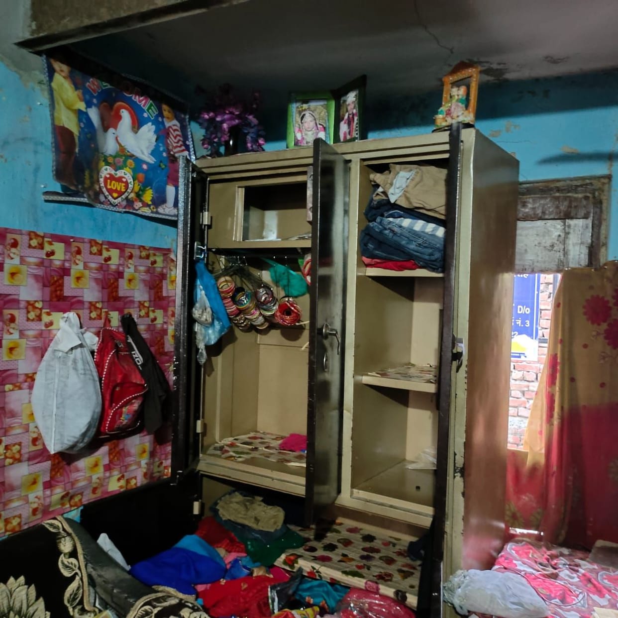Two lakh theft including cash and jewelry