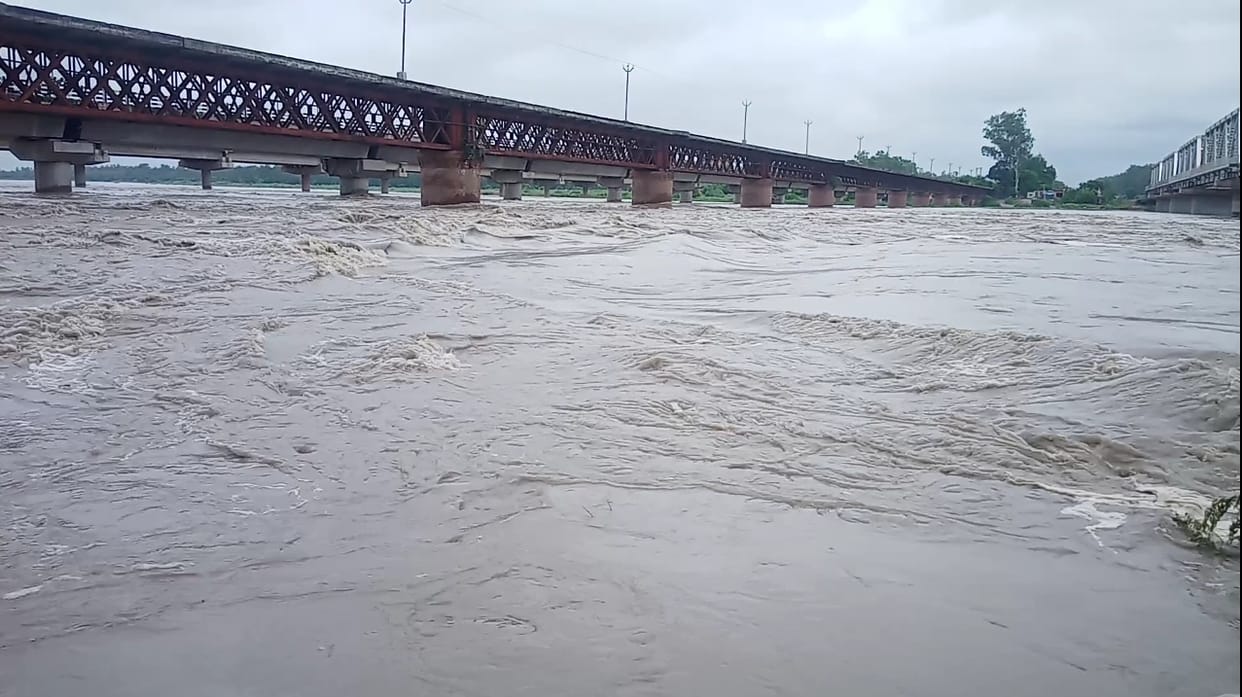 Flood threat on the banks of Yamuna