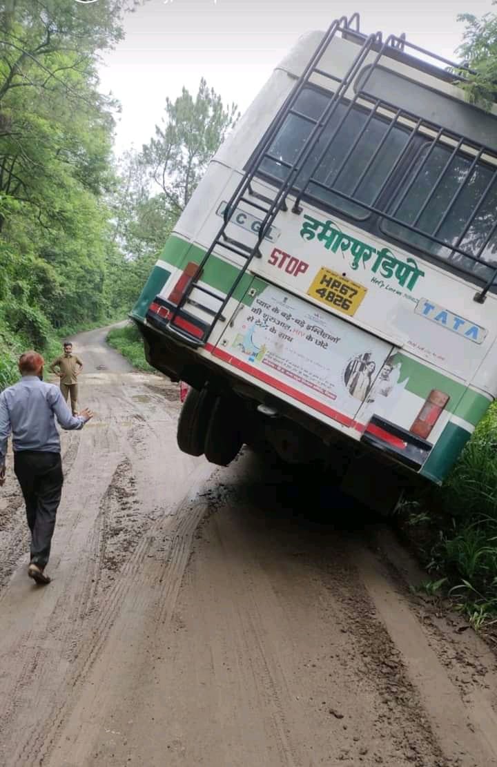HRTC bus crashed in the rain